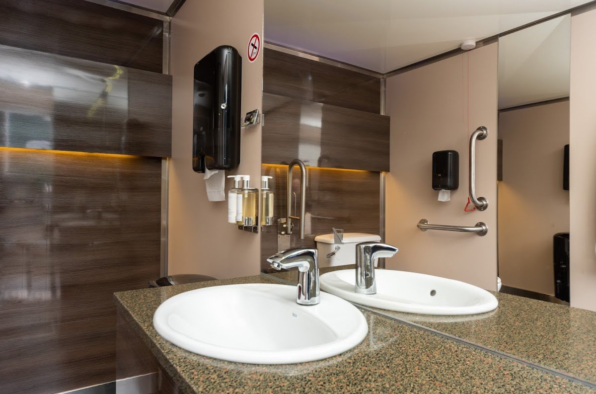 Classical Toilet Hire - Photo 5