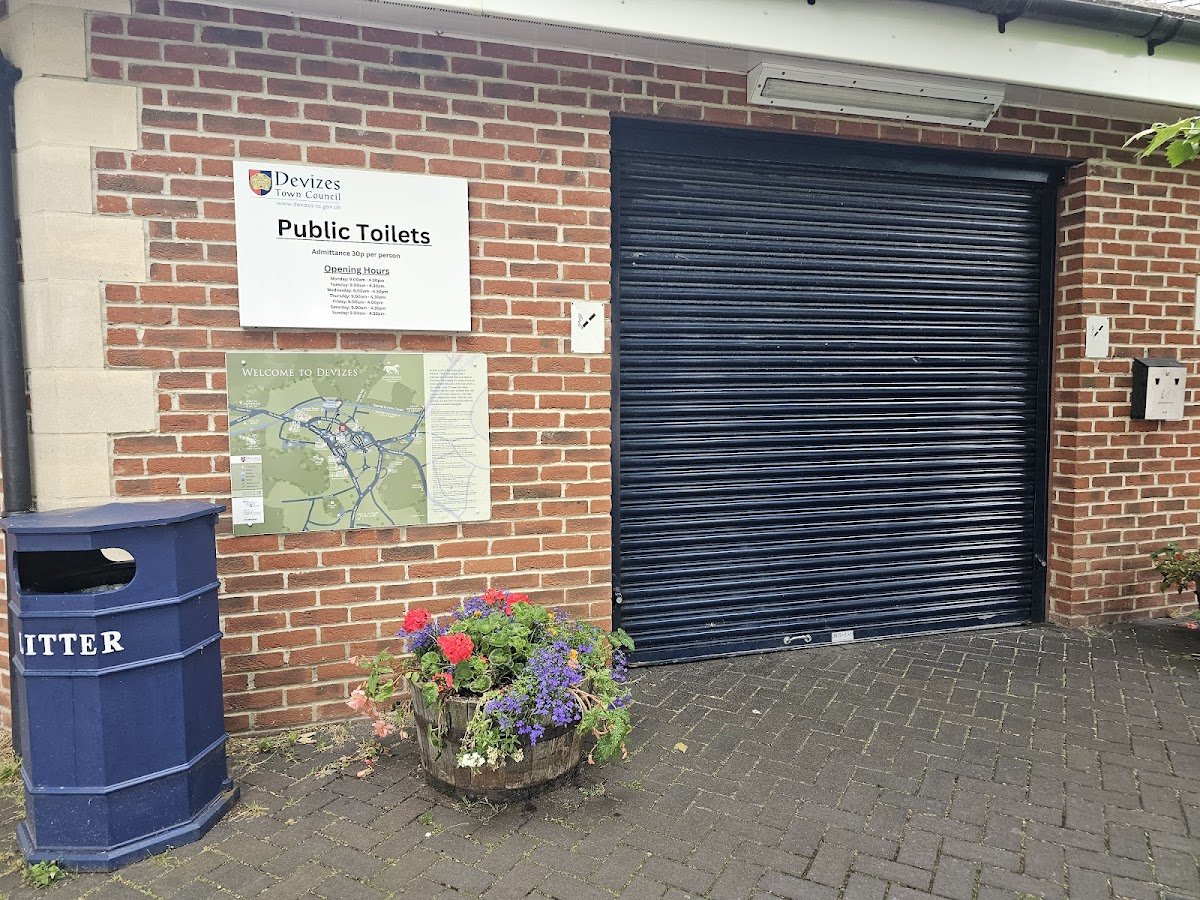 Devizes Public Toilets - Photo 2