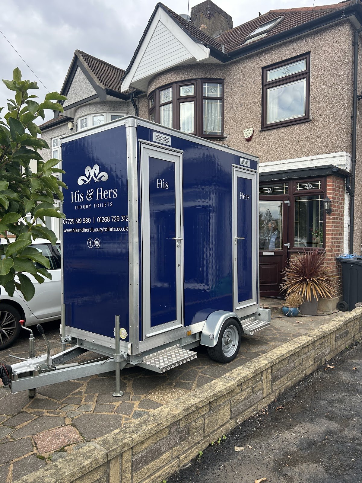 His & Hers Luxury Toilets - Photo 2