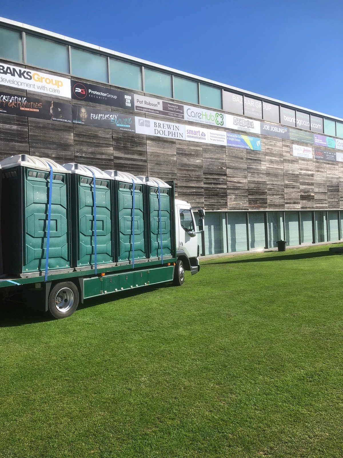 I Pee Loo Hire - Photo 2