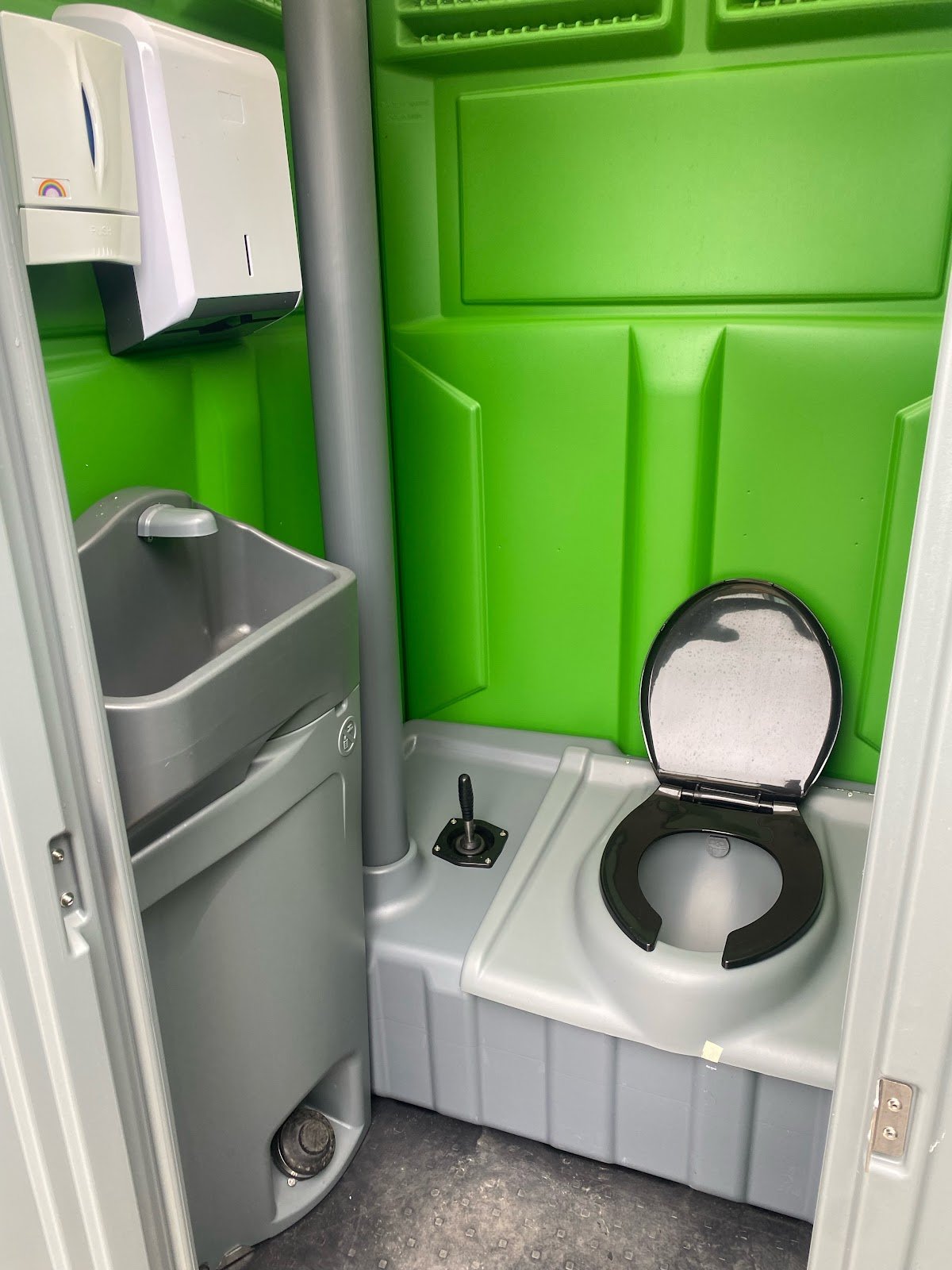 I Pee Loo Hire - Photo 3