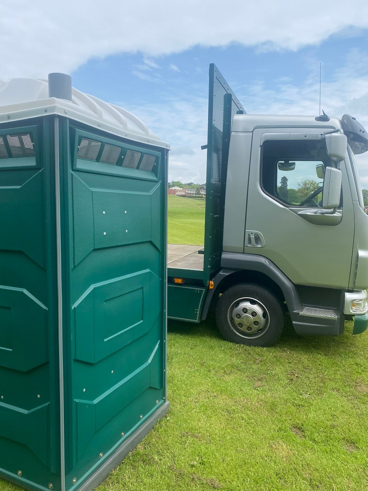 I Pee Loo Hire - Photo 4