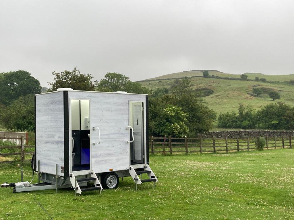 Lakes Luxury Loos - Photo 2