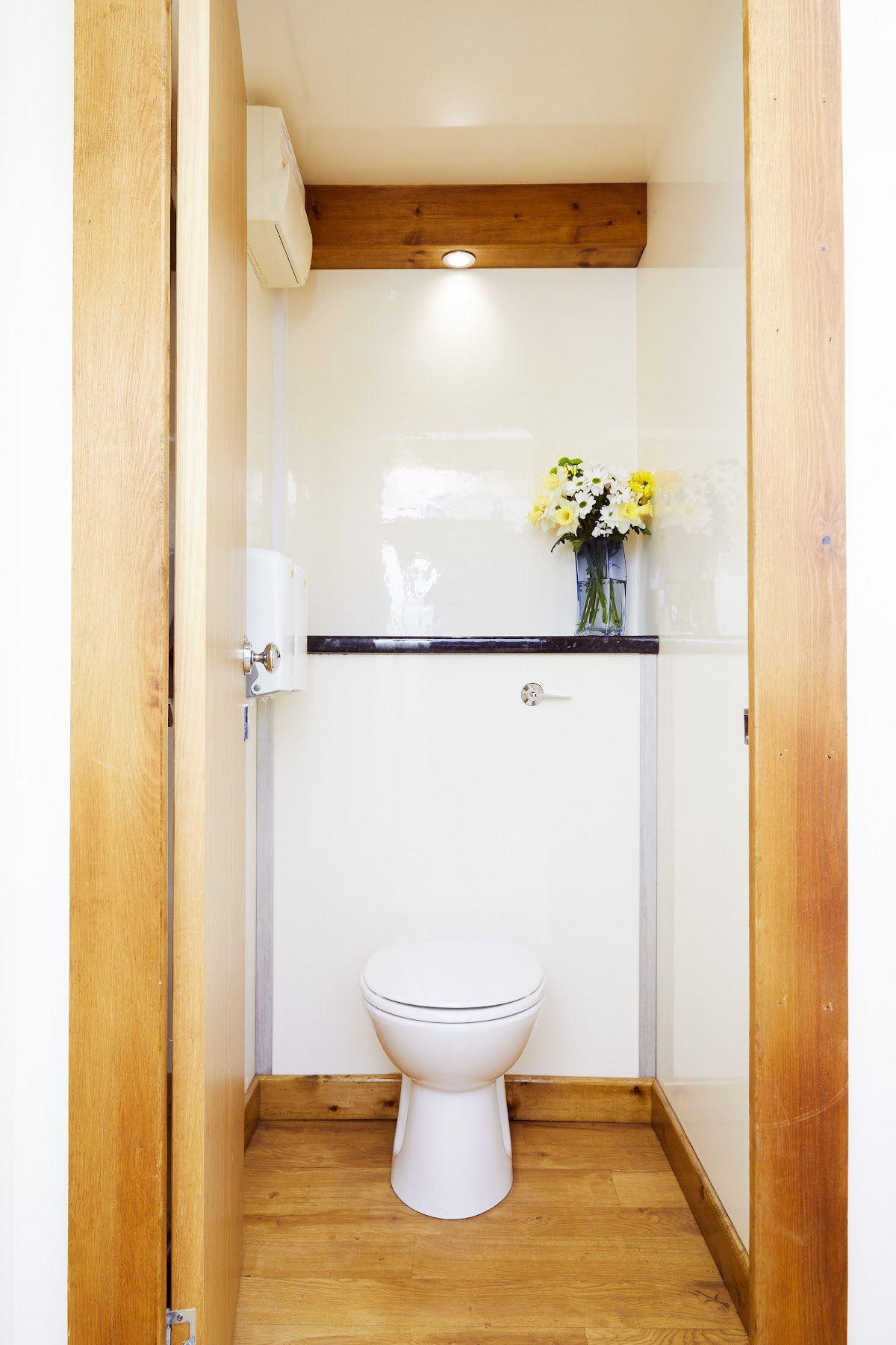 Luxury lavatories - Photo 5