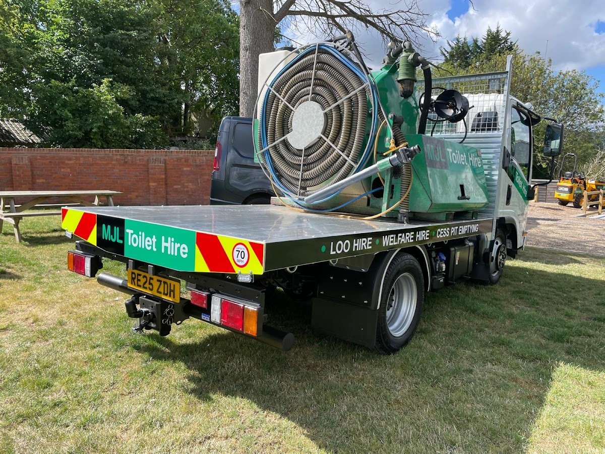MJL TOILET HIRE (GERRARDS CROSS DEPOT) - Photo 4