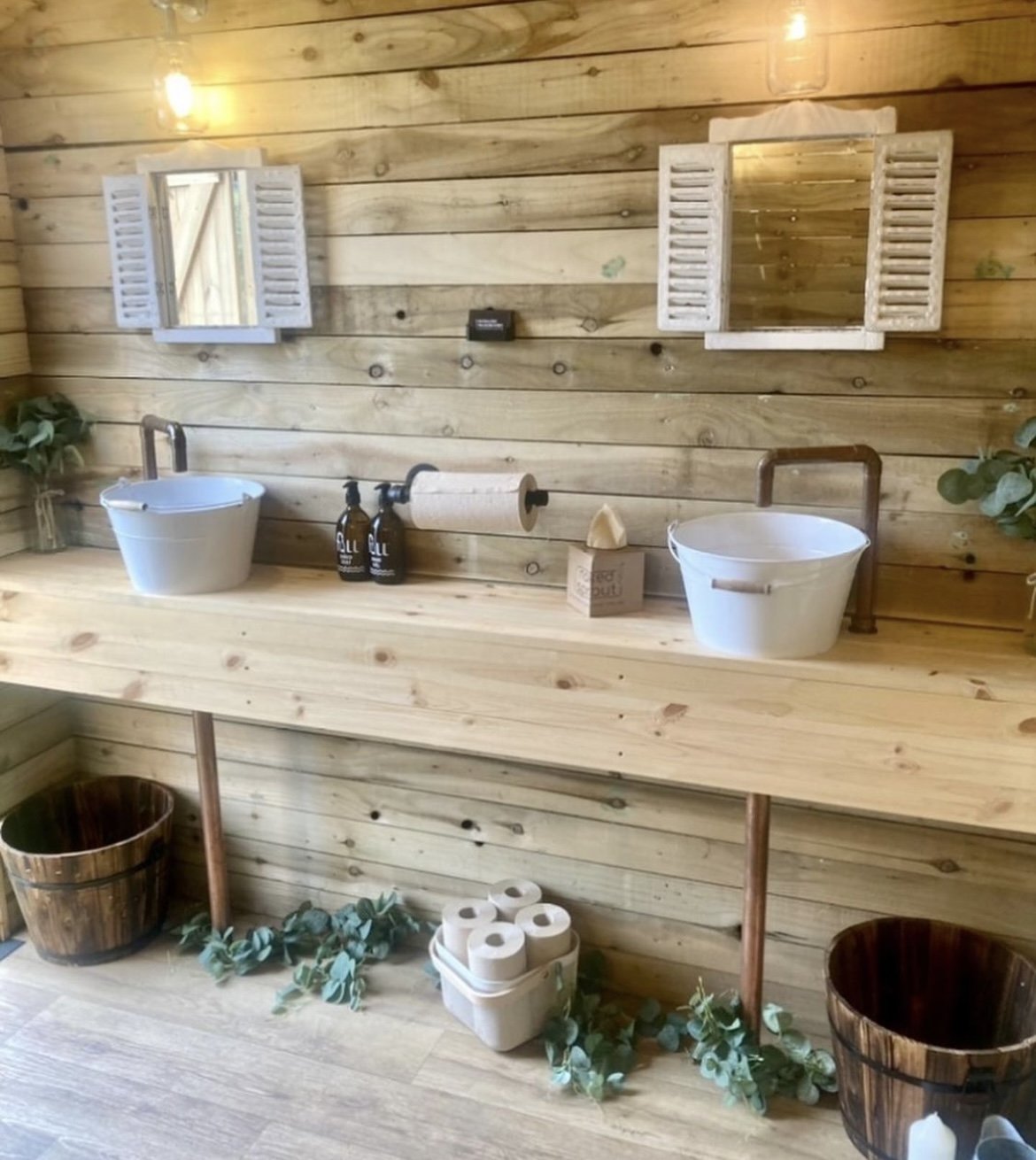 Nomadic Washrooms Ltd - Photo 2