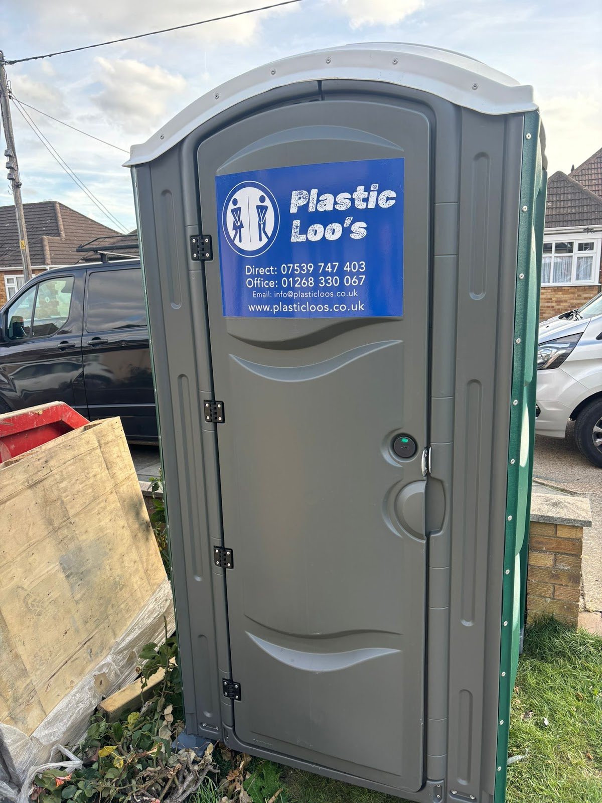 Plastic Loos - Photo 2