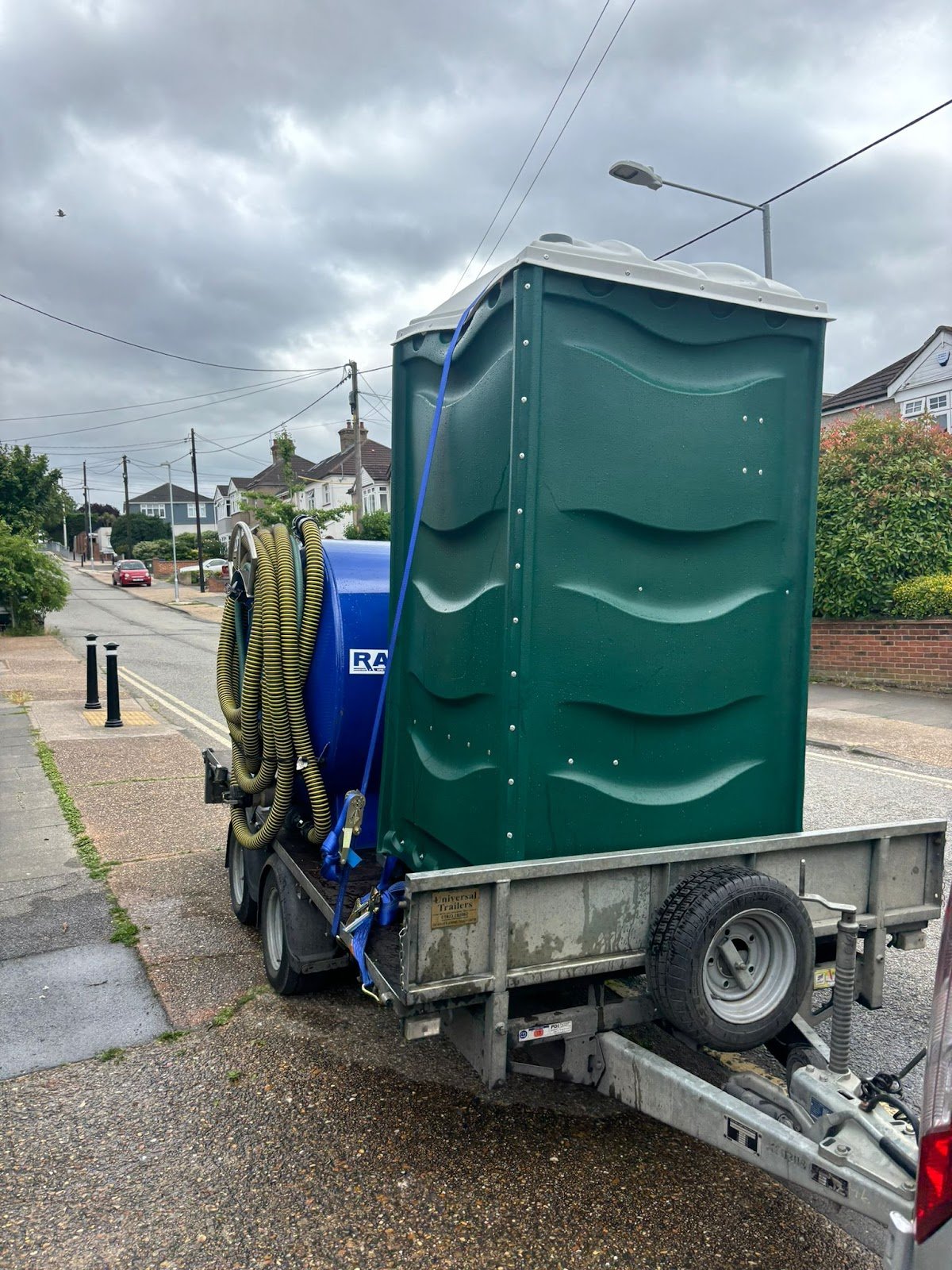 Plastic Loos - Photo 3