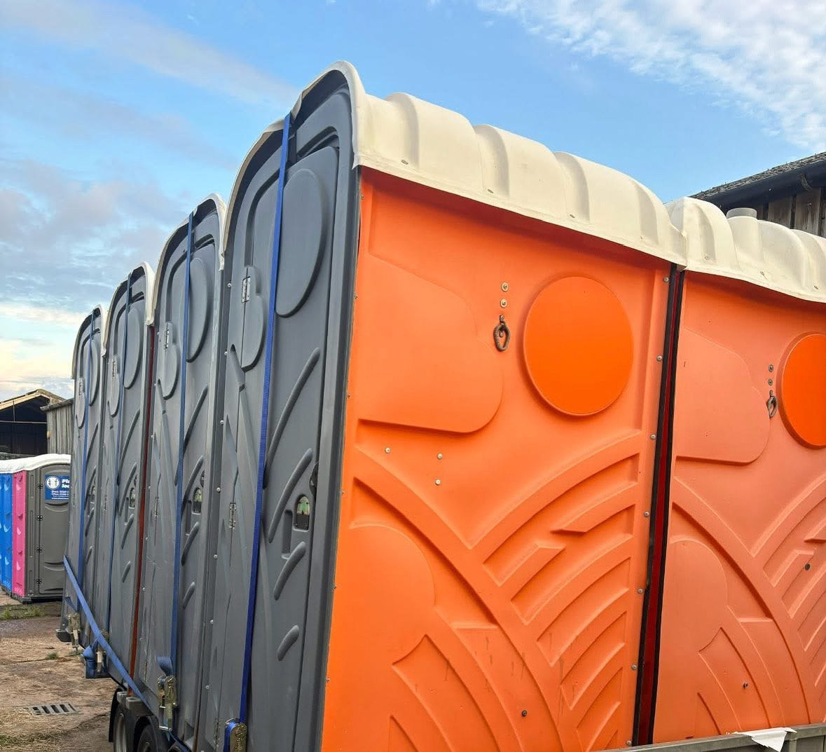 Plastic Loos - Photo 5