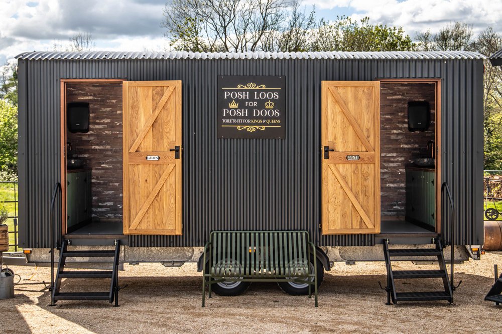 Posh Loos for Posh Doos - Photo 2