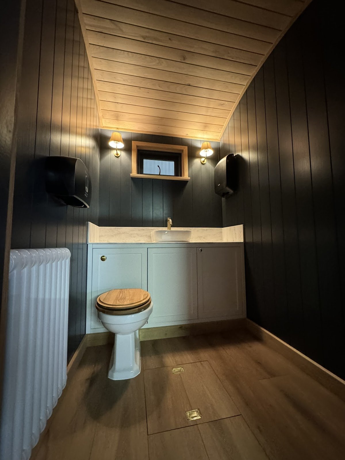 Posh Loos for Posh Doos - Photo 4