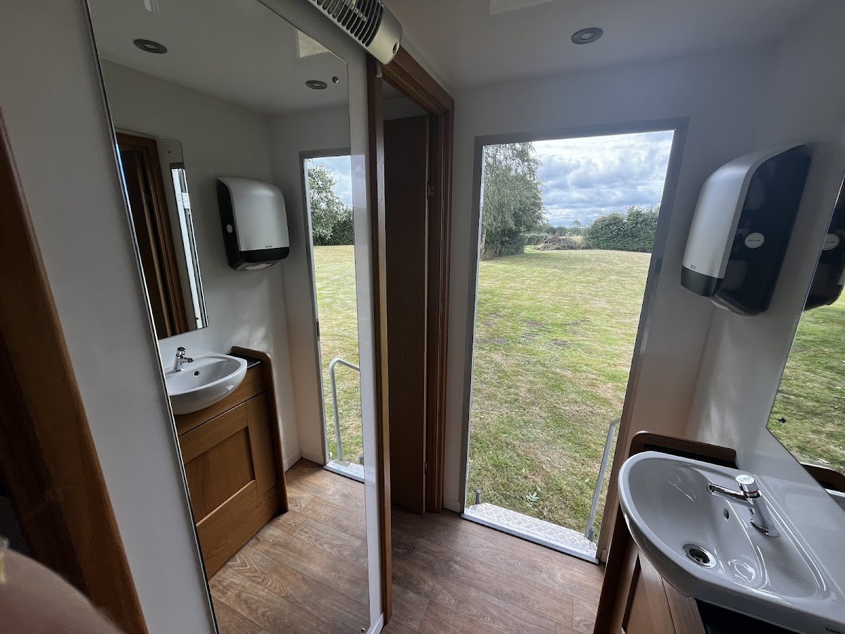 Posh Potties - Luxury Portable Toilet Hire - Photo 3