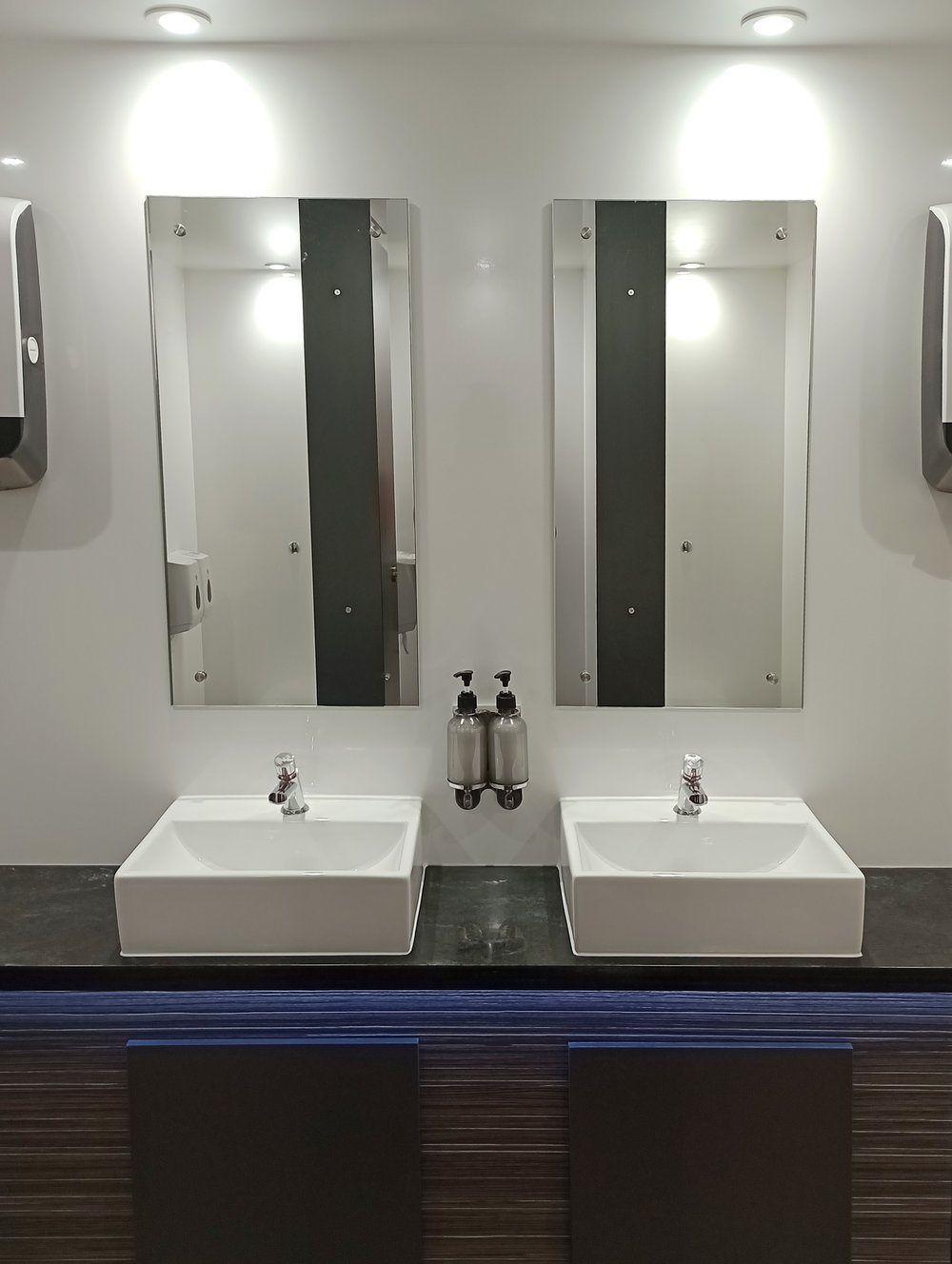 Powys Luxury Loos - Photo 2