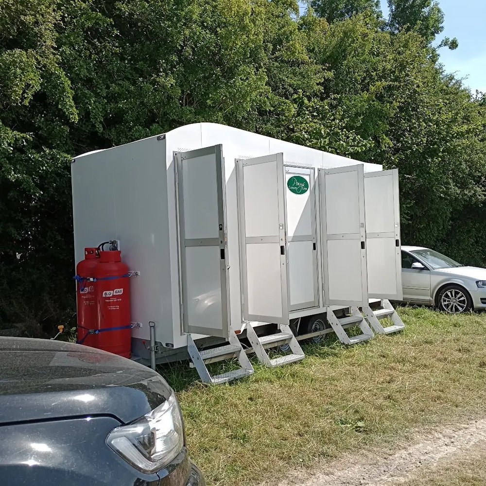 Powys Luxury Loos - Photo 4