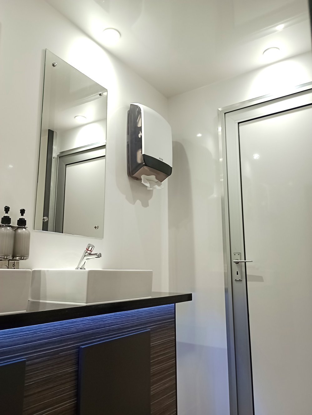 Powys Luxury Loos - Photo 5