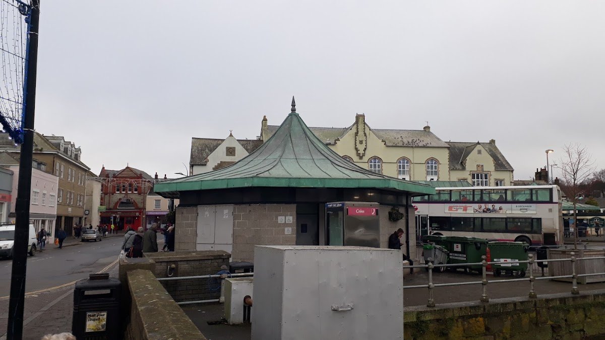 Public Toilets - Photo 2