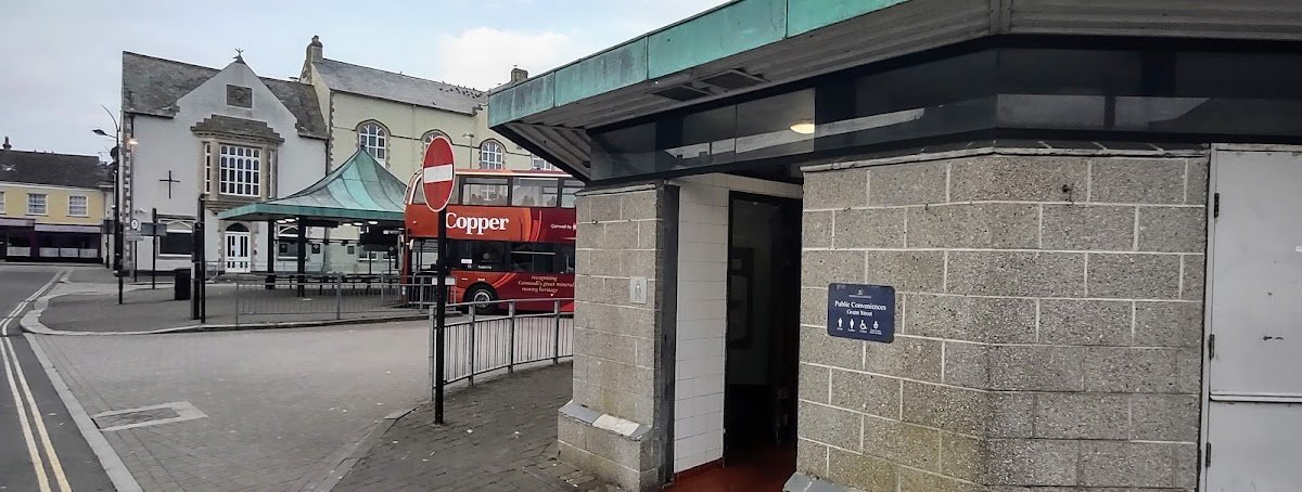 Public Toilets - Photo 3