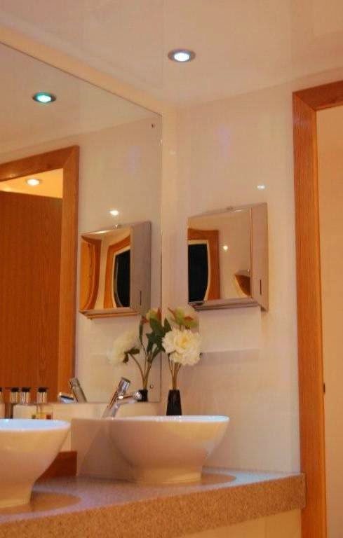 Regency Mobile Services (Luxury Toilet, Electricity Generator and Refrigerated trailer hire) - Photo 3