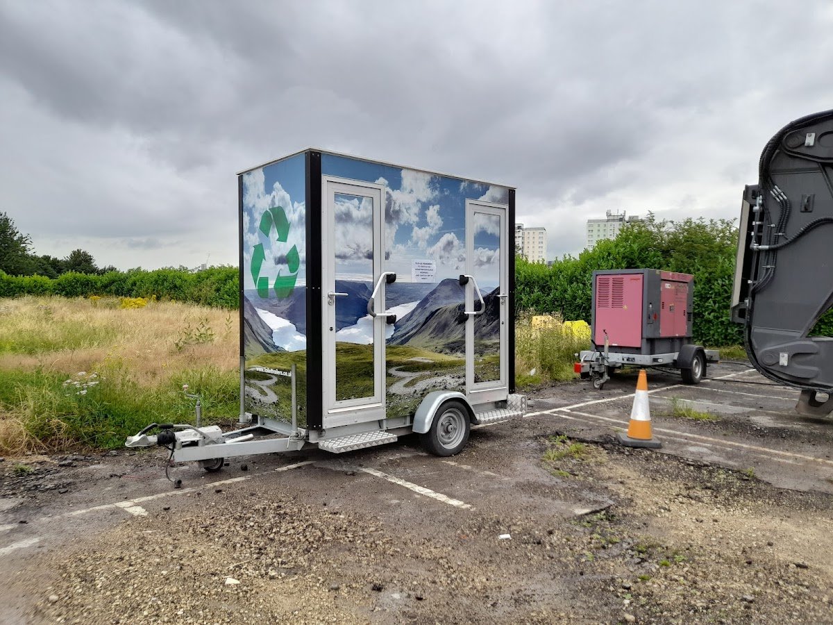 Retrac Toilet Hire - Photo 2