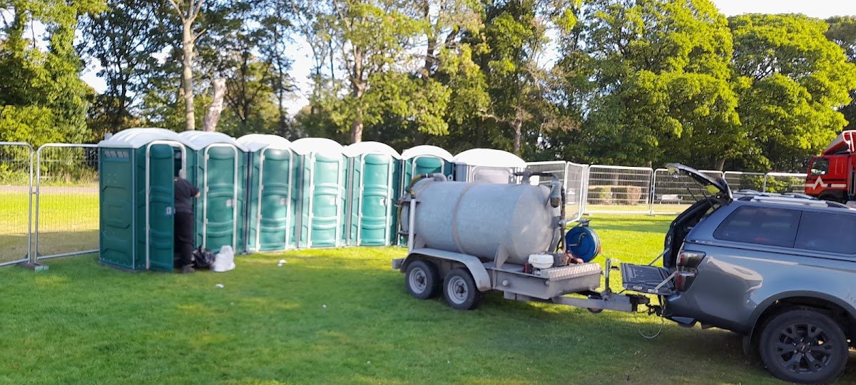 Retrac Toilet Hire - Photo 3