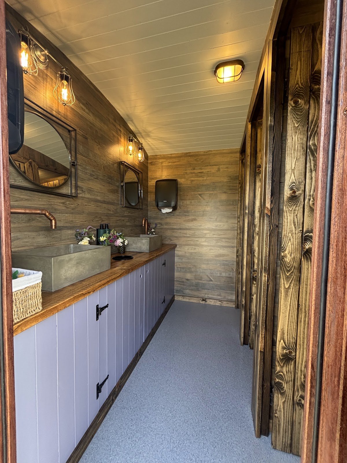 Sweet Pee Luxury Toilet Hire - Photo 4