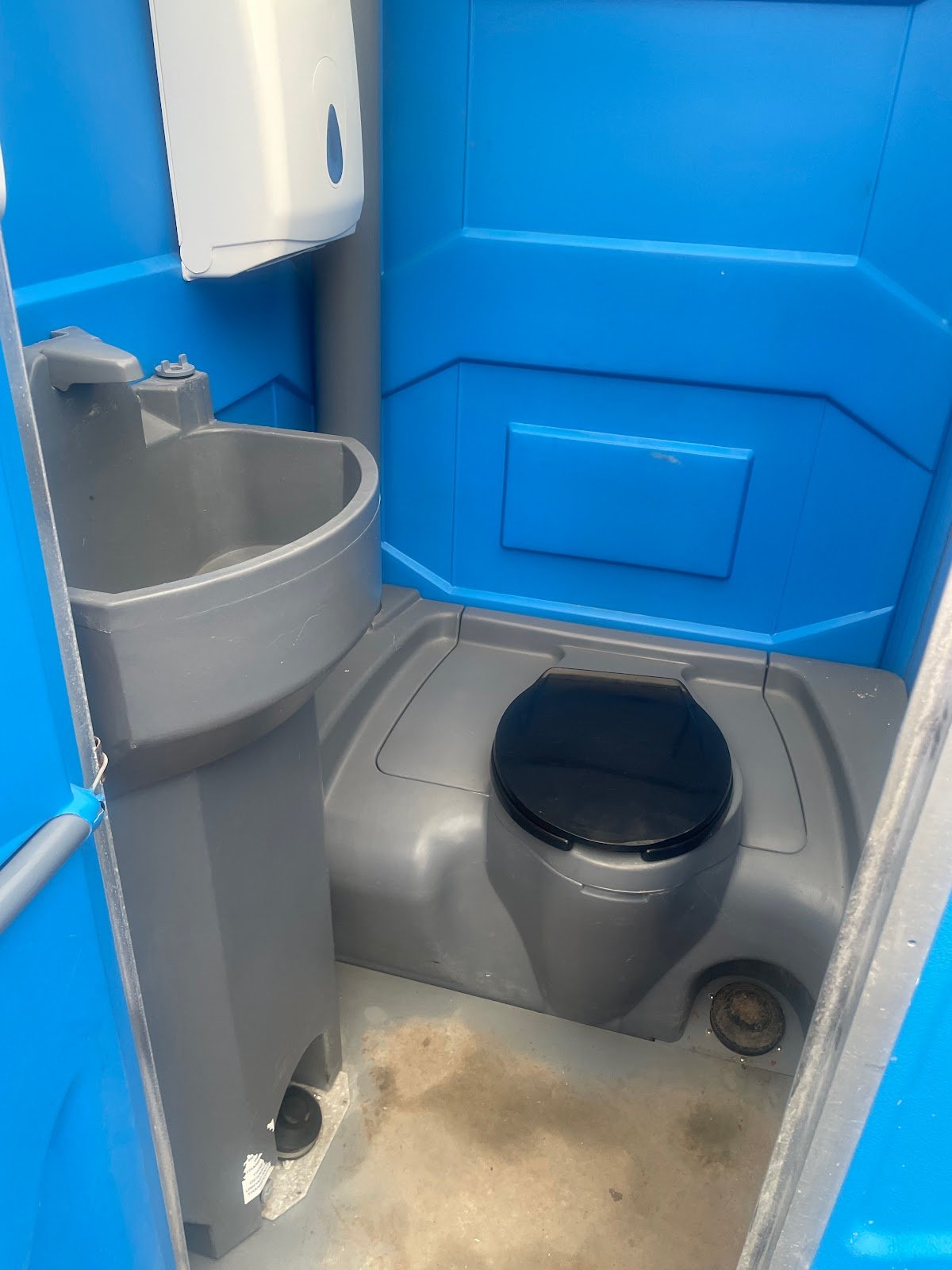 Toilets on the Go - Portable Toilet Hire - Photo 2