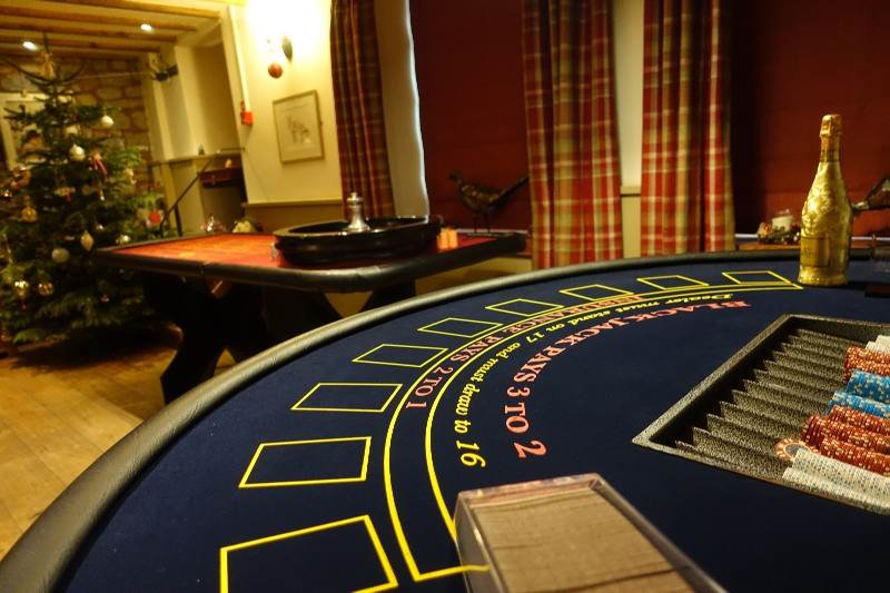 VIP fun casino & photo booth hire - Photo 2