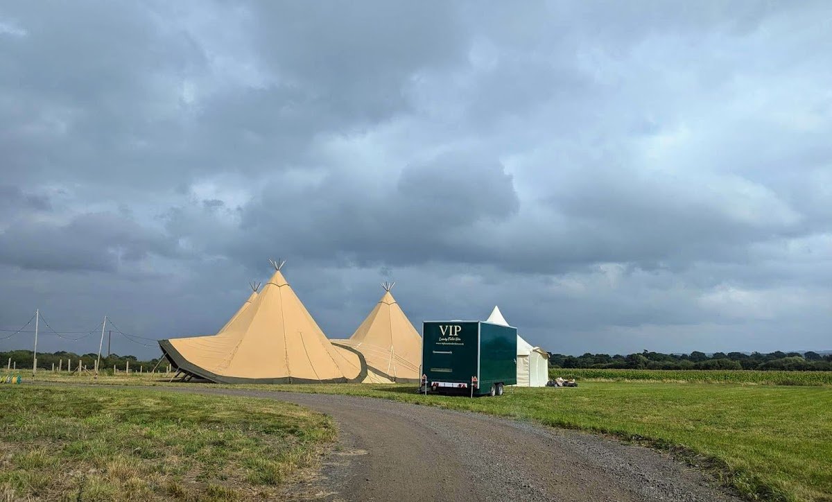 VIP Luxury Toilet Hire - Photo 3