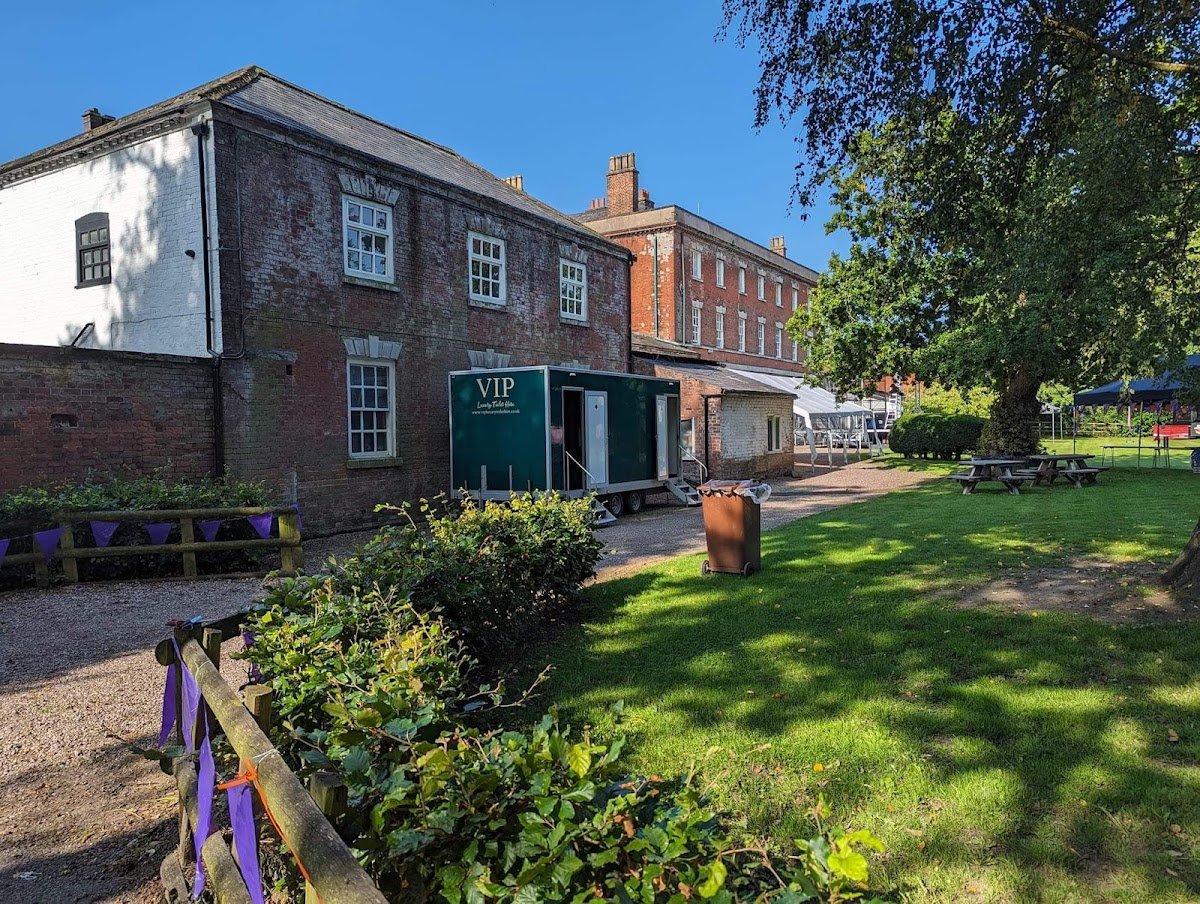 VIP Luxury Toilet Hire - Photo 4