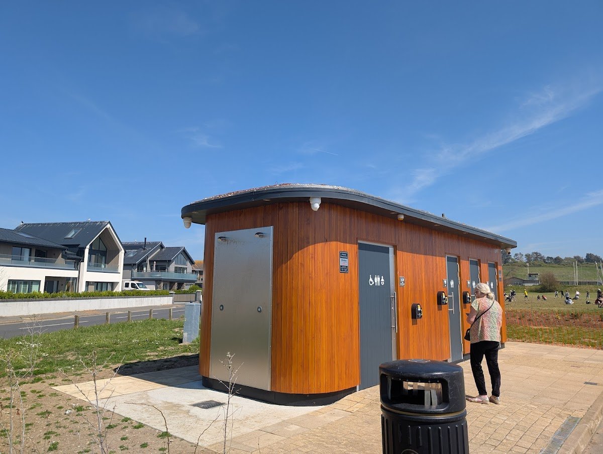 Yaverland Public Toilets - Photo 3